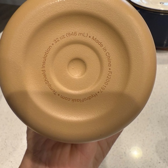 32 oz Hydroflask tumbler special edition toffee color with matching boot - Picture 4 of 16